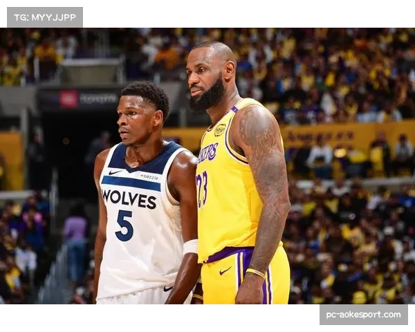 现场直击:森林狼队防守策略奏效,成功限制对方头号得分手整晚仅得15分。 现场直击:森林狼队防守策略奏效,成功限制对方头号得分手整晚仅得15分。