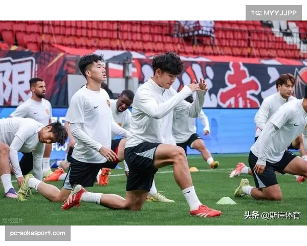 上海海港主场对阵重庆铜梁龙，海港只有1个外援首发